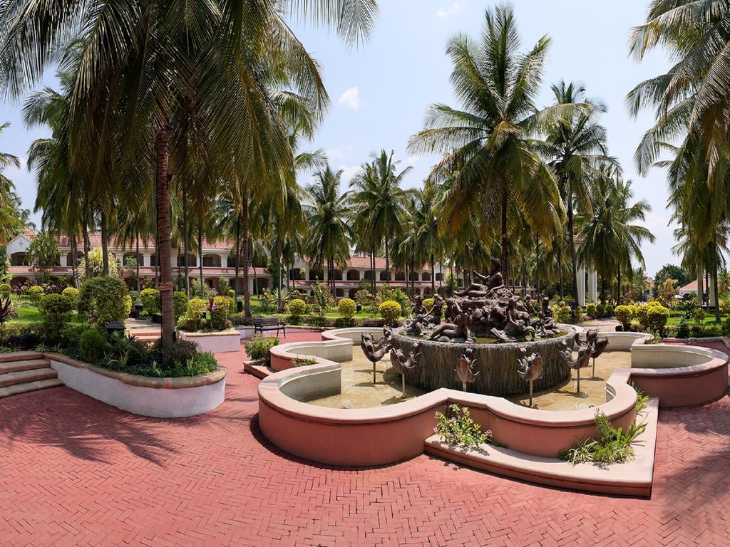 The Golden Palms Hotel & Spa Chik Bānavar Exterior foto
