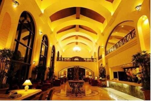 The Golden Palms Hotel & Spa Chik Bānavar Exterior foto