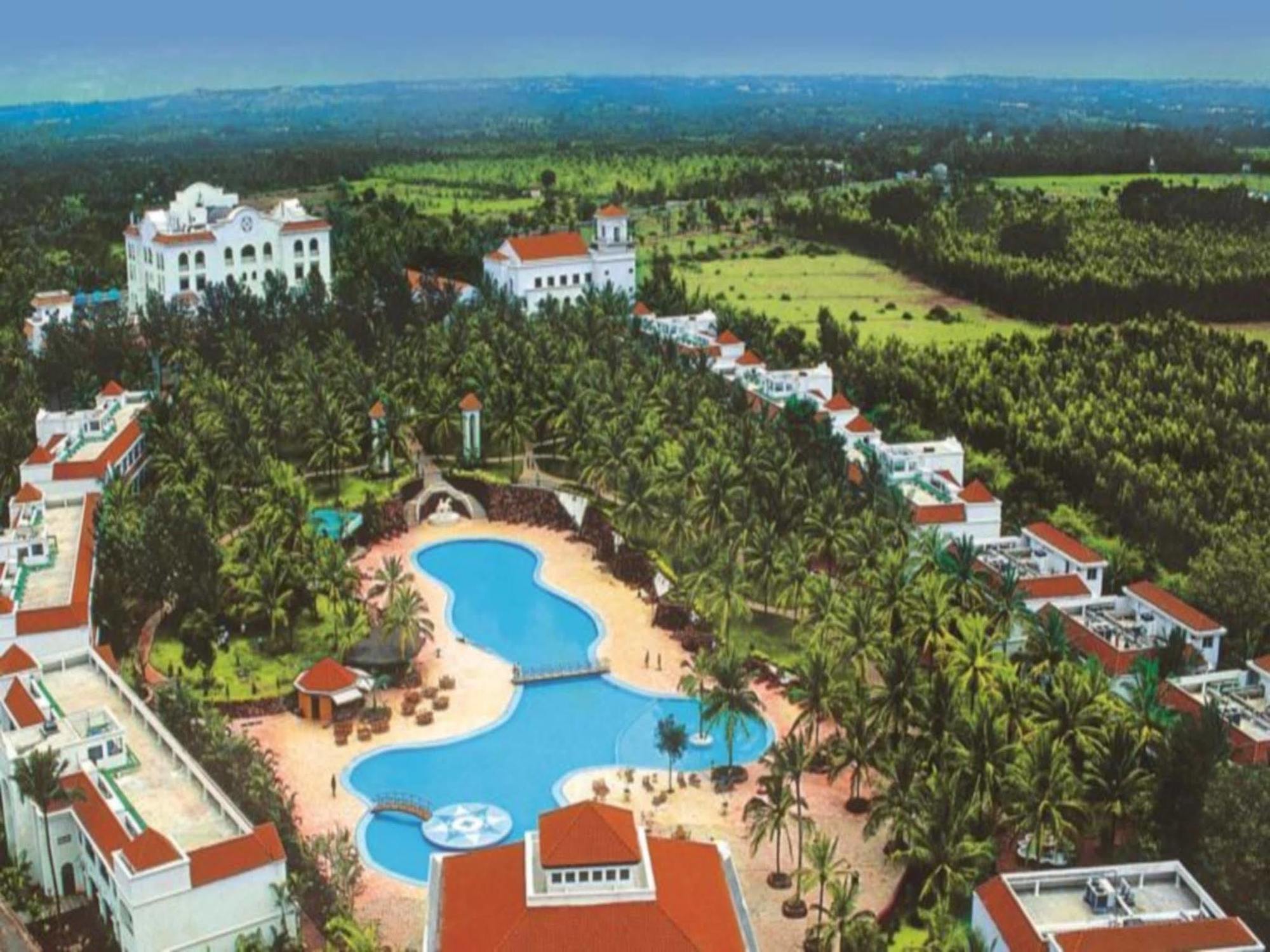 The Golden Palms Hotel & Spa Chik Bānavar Exterior foto